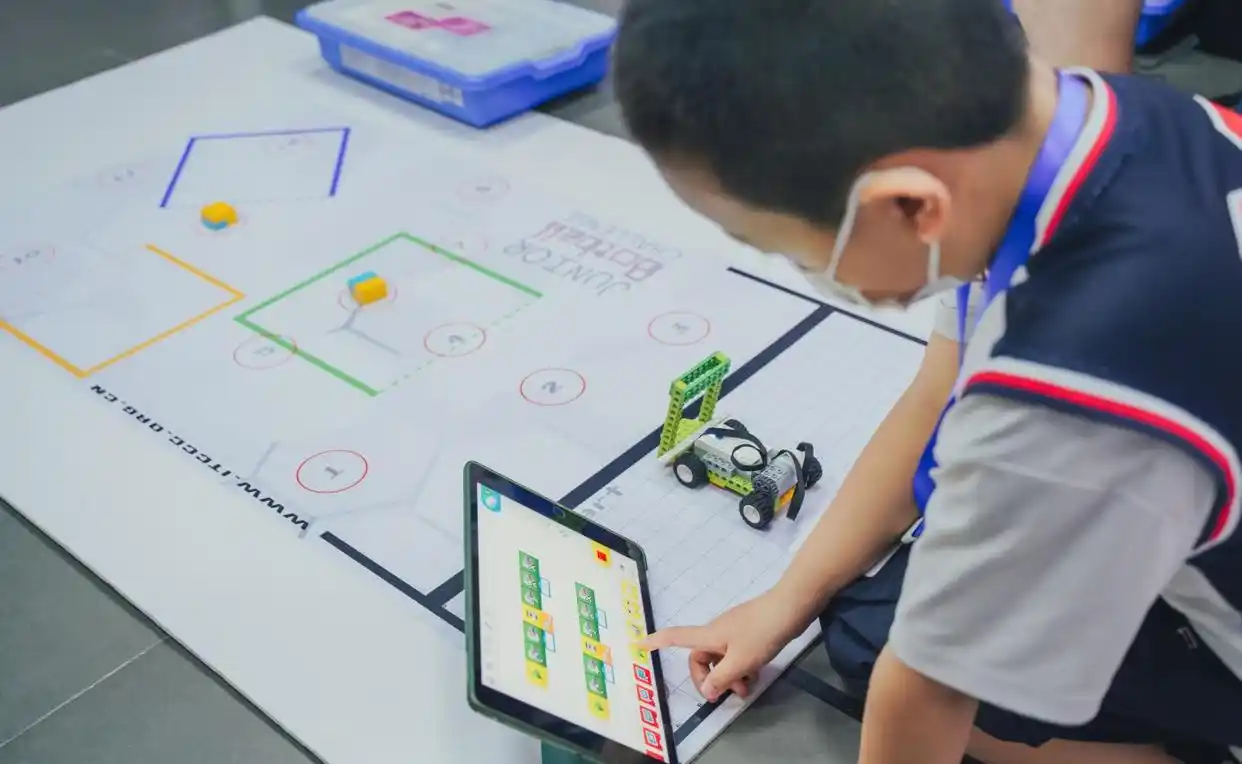 童程童美:让孩子在编程教育中掌握AI无法替代的独特技能